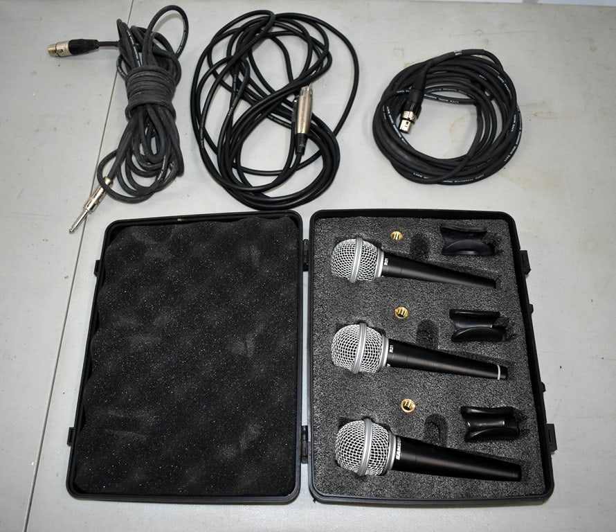 Set of 3 Samson R21 Microphones in Case with 3 Cables: All are in good working condition. Please read “Auction Details” / “Terms of Sale” for preview, payment, pickup, shipping and other instructions. Lot includes the item(s) descr