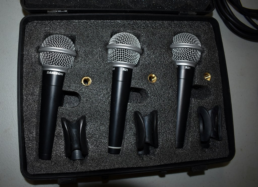 Set of 3 Samson R21 Microphones in Case with 3 Cables - 2