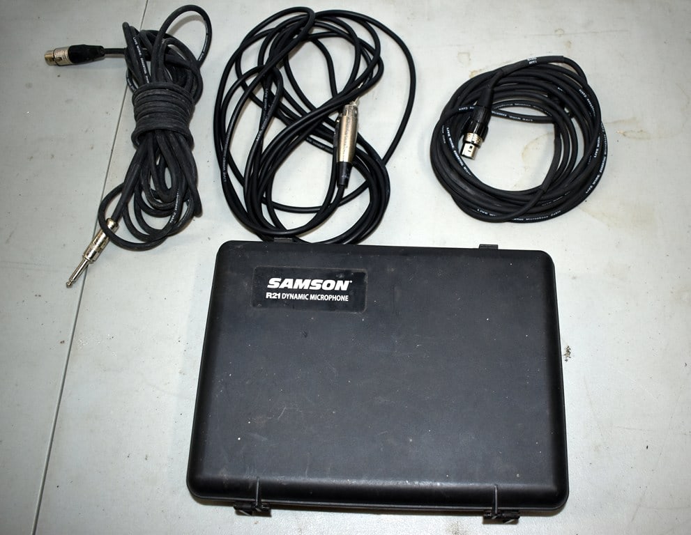 Set of 3 Samson R21 Microphones in Case with 3 Cables - 4