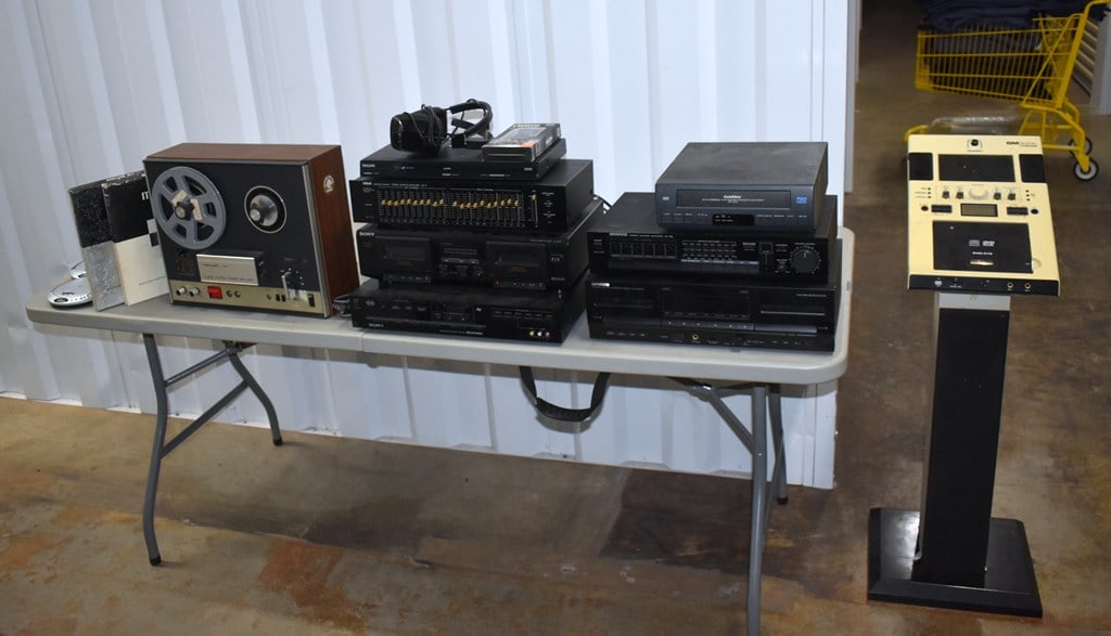 Lot of Vintage Stereo Playback and Recording Equipment (1 of 20)