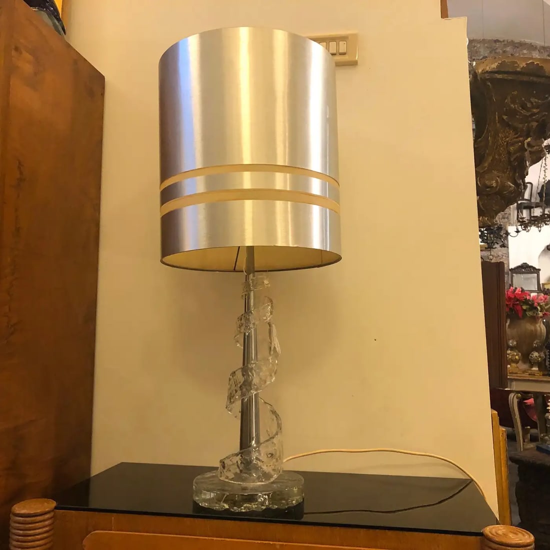 1970s Angelo Brotto for Esperia Spiral Clear Frosted Murano Glass Table Lamp: It's a particular Murano glass table lamp with original lampshade, it's made in two pieces, one is made of metal and glass, the spiral is made of transparent Murano glass. The table lamp has been desi
