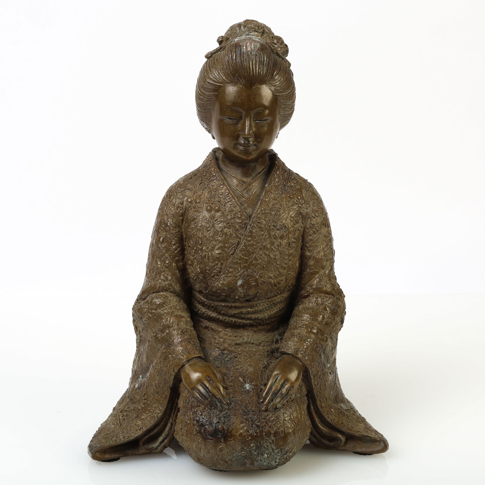 Japanese Bronze Kneeling Geisha Statue: Japanese Bronze Kneeling Geisha Statue. Size: 11.25'' x 8'' x 6'' (29 x 20 x 15 cm).