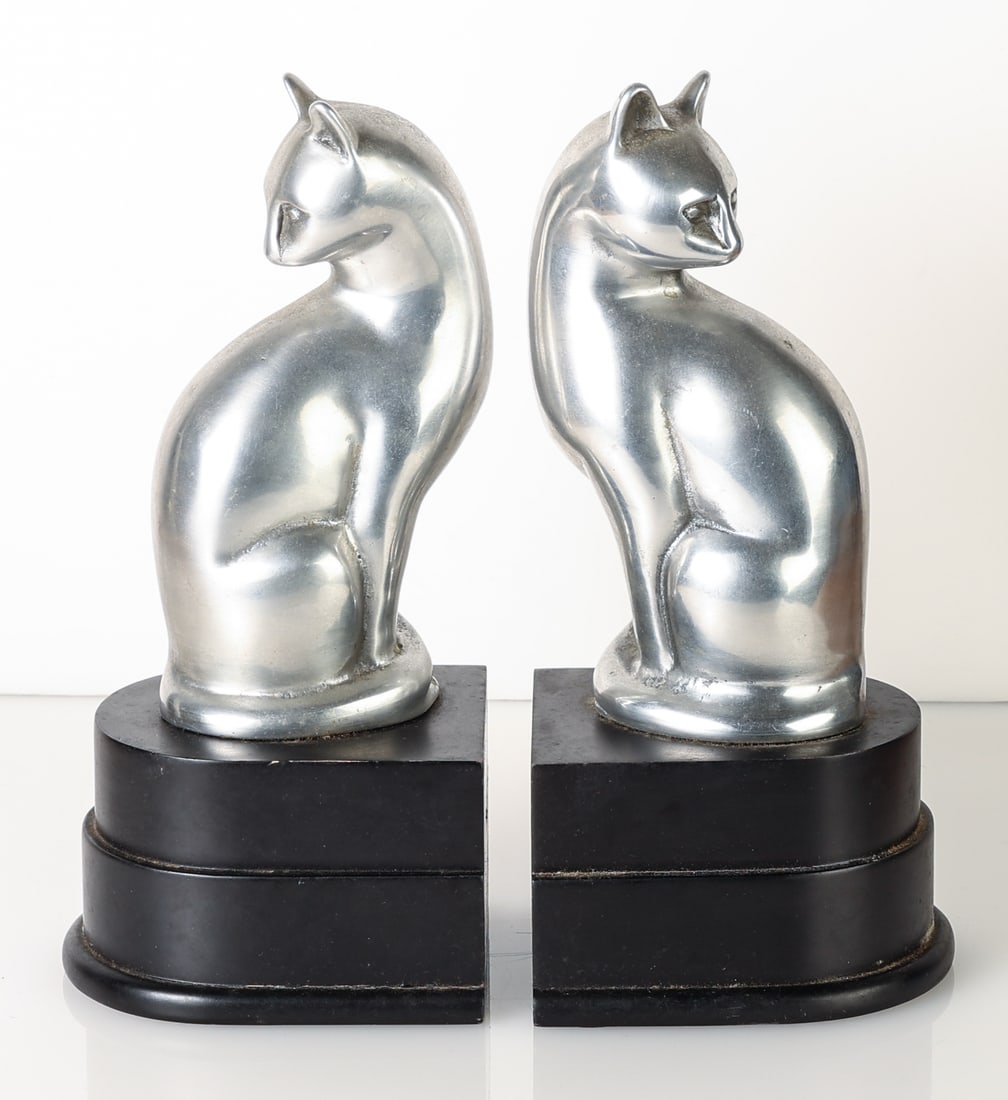 Pair of Deco Style Chrome Cat Bookends: Pair of Deco Style Chrome Cat Bookends. Size: 10'' x 4.5'' x 4'' (25 x 11 x 10 cm).