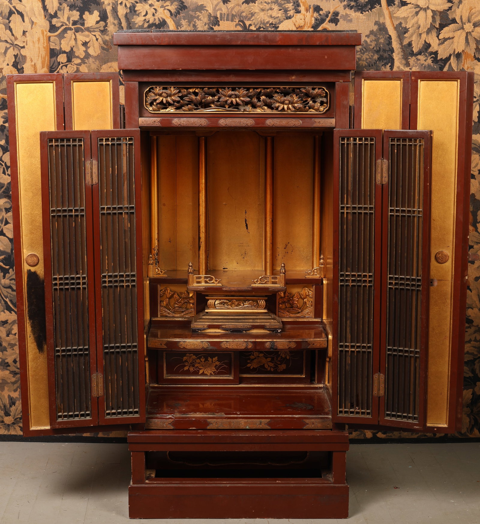 Japanese Butsudan Altar Cabinet: Japanese Butsudan Altar Cabinet. Fine Original Wood Carving and Lacquer Work. Size: 37.75'' x 18.5'' x 17.5'' (96 x 47 x 44 cm).