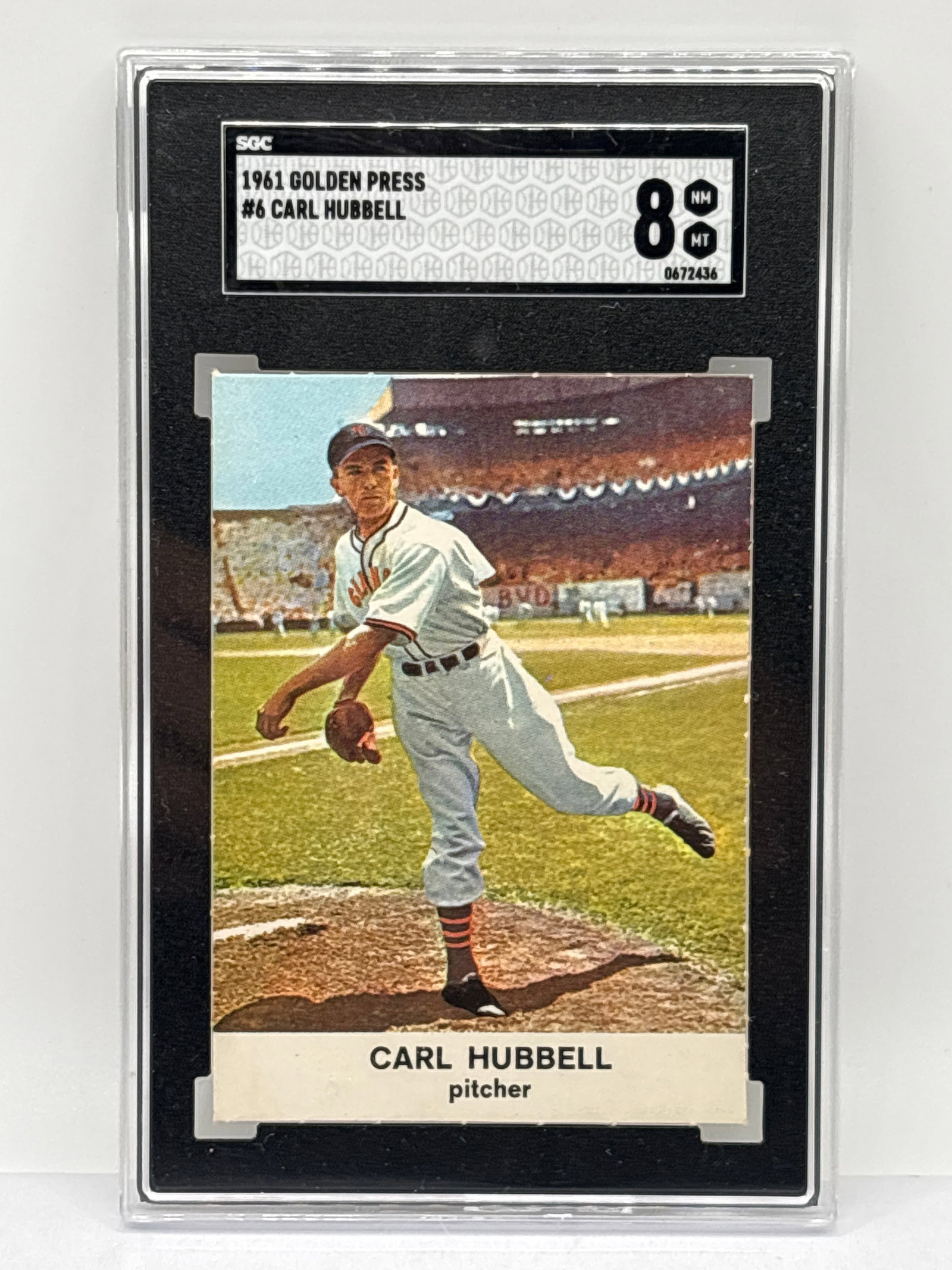 AUTHENTIC HIGH-GRADED 1961 GOLDEN PRESS #6 CARL HUBBELL GRADED SGC NM-MT 8: 1961 GOLDEN PRESS #6 CARL HUBBELL GRADED SGC NM-MT 8