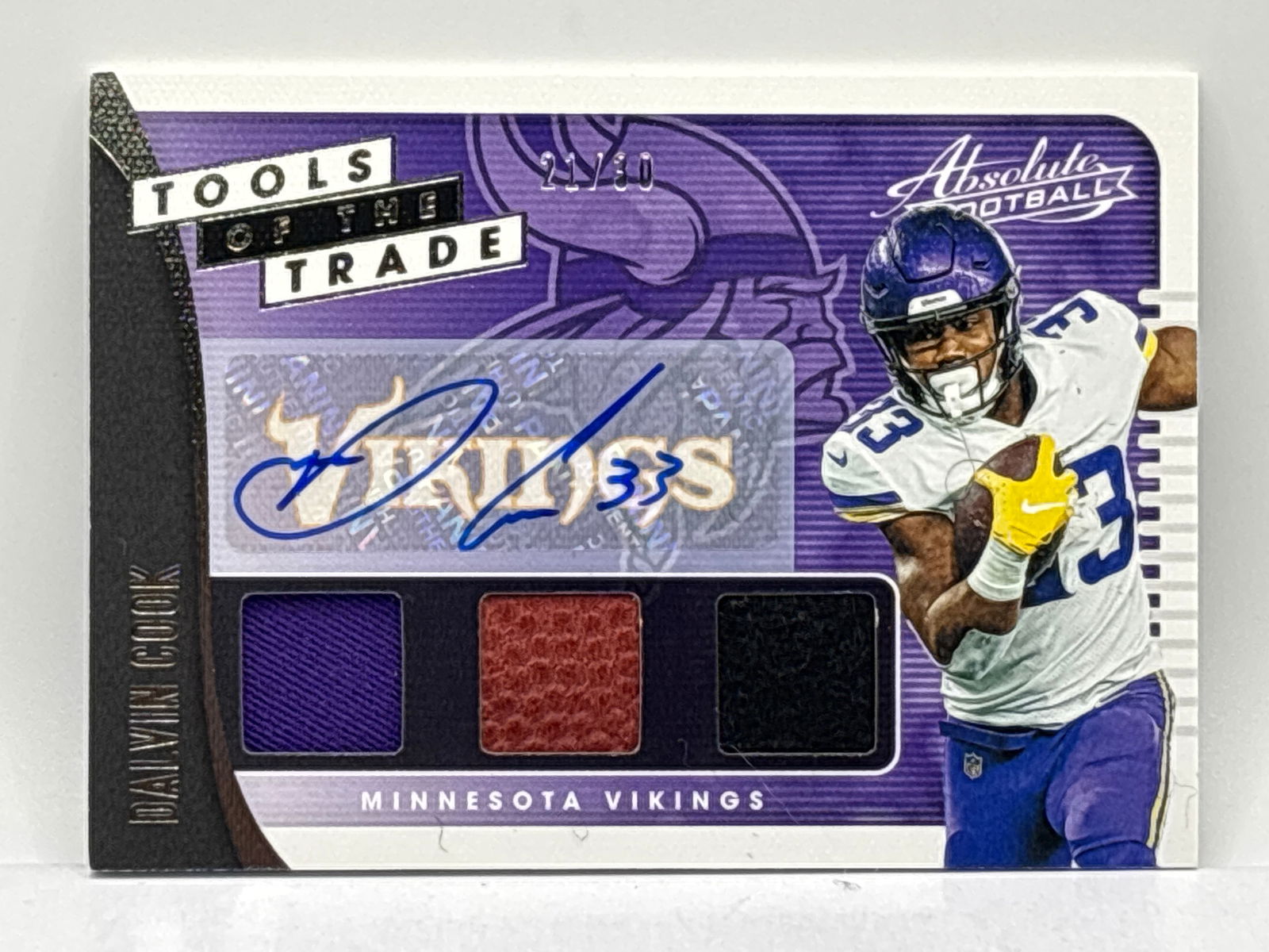 RARE 21/30!! 2019 PANINI ABSOLUTE TOOLS OF THE TRADE DALVIN COOK AUTO 3-PATCH JERSEY & FB RELIC (1 of 7)