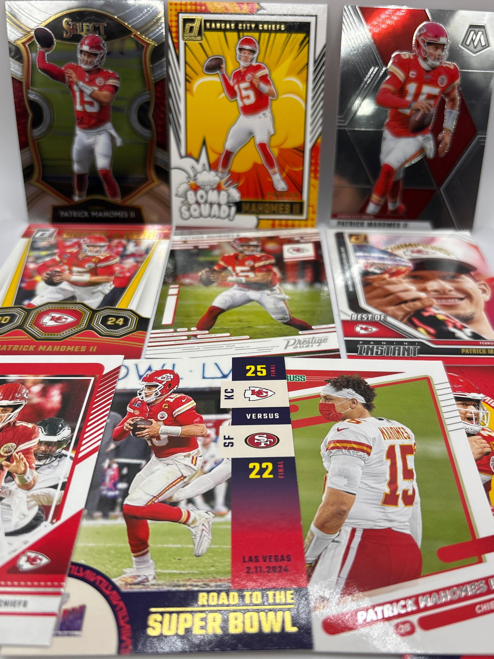 PATRICK MAHOMES MIXED YEARS 10 CARD LOT (1 of 10)