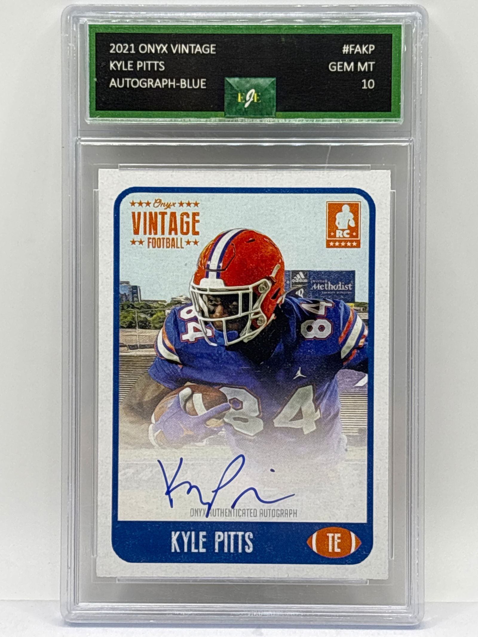 2021 ONYX VINTAGE KYLE PITTS ON-CARD BLUE AUTOGRAPHED ROOKIE CARD GRADED EJE GEM MINT 10 (1 of 3)