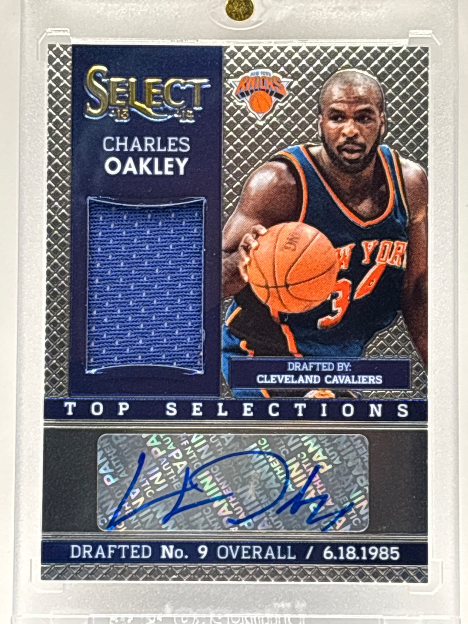 RARE 2013-14 PANINI SELECT TOP SELECTIONS CHARLES OAKLEY AUTHENTIC GAME-WORN PATCH AUTOGRAPHED SP (1 of 3)