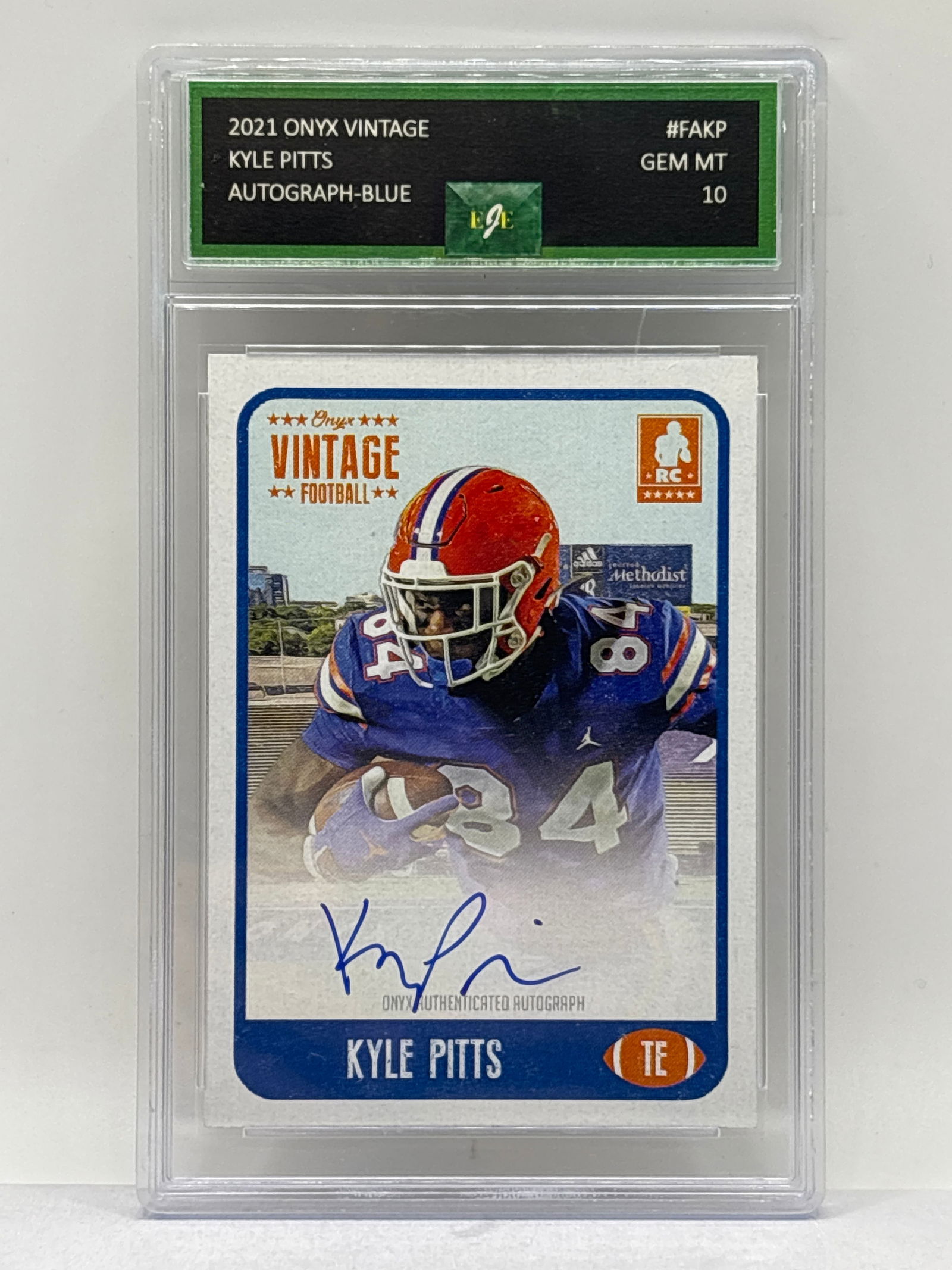 /400!! 2021 ONYX VINTAGE KYLE PITTS ON-CARD AUTOGRAPHED ROOKIE CARD GRADED GEM MINT 10 (1 of 2)