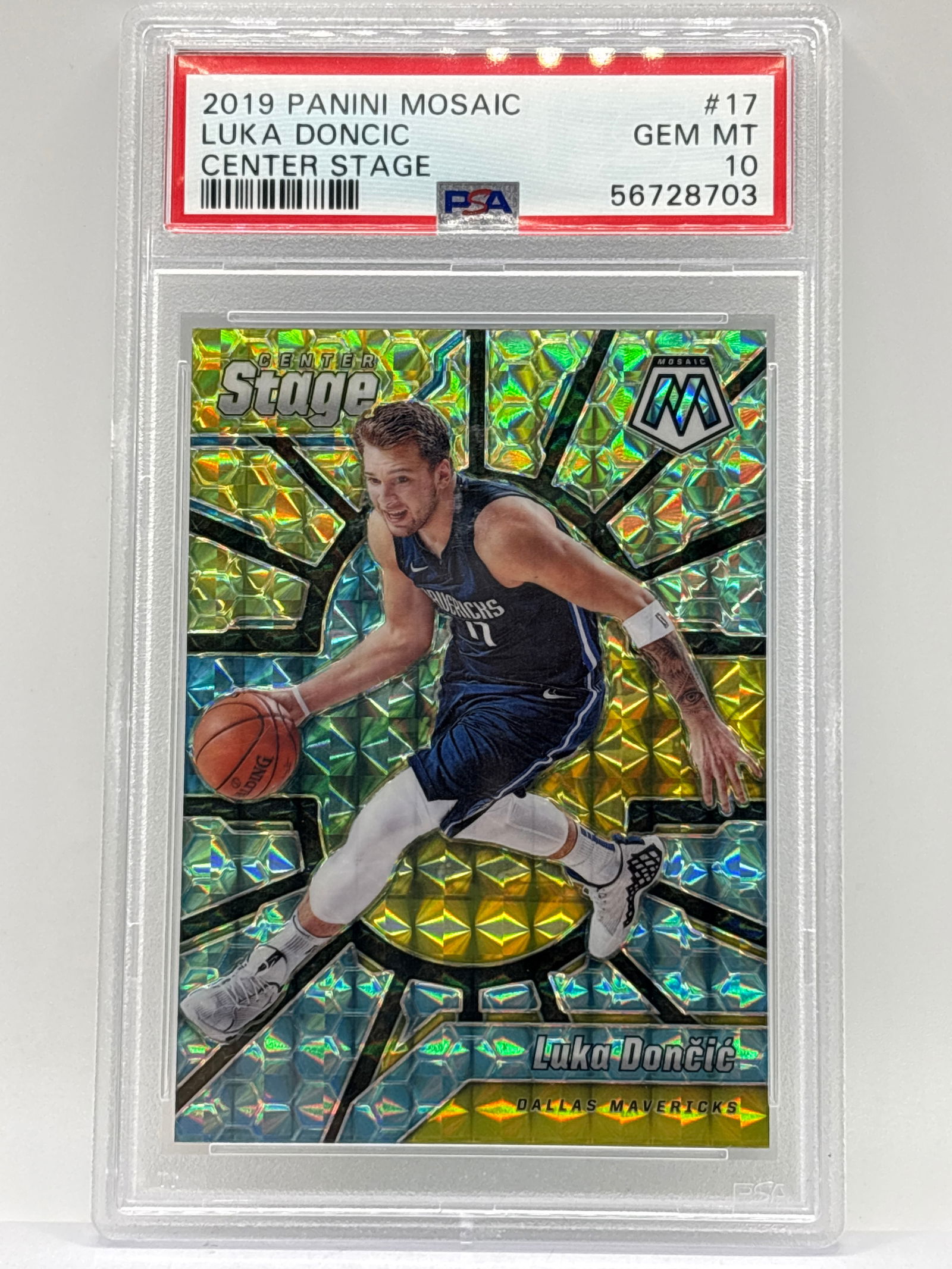 2019 PANINI MOSAIC LUKA DONCIC CENTER STAGE PRIZM HOLO GRADED PSA GEM MINT 10 (1 of 5)