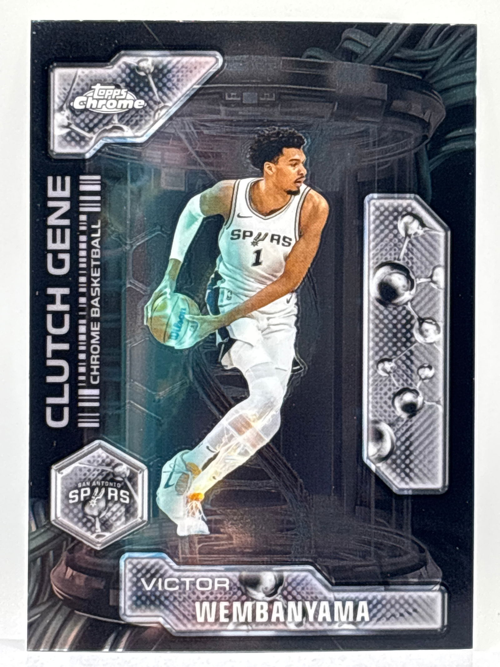 2025 TOPPS CHROME VICTOR WEMBANYAMA CLUTCH GENE INSERT: THE HOBBY BOX