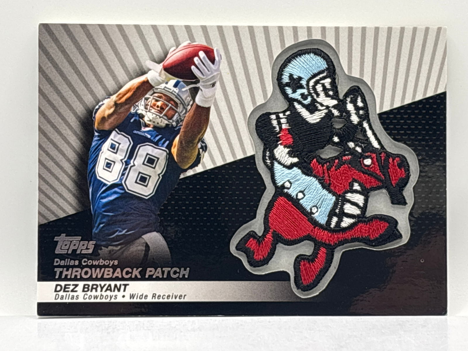 2010 TOPPS FOOTBALL DEZ BRYANT THROWBACK PATCH (1 of 4)