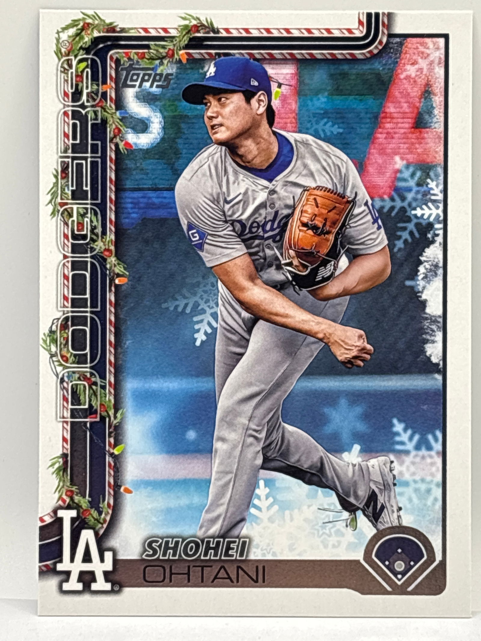 2025 TOPPS HOLIDAY SHOHEI OHTANI INSERT (1 of 2)