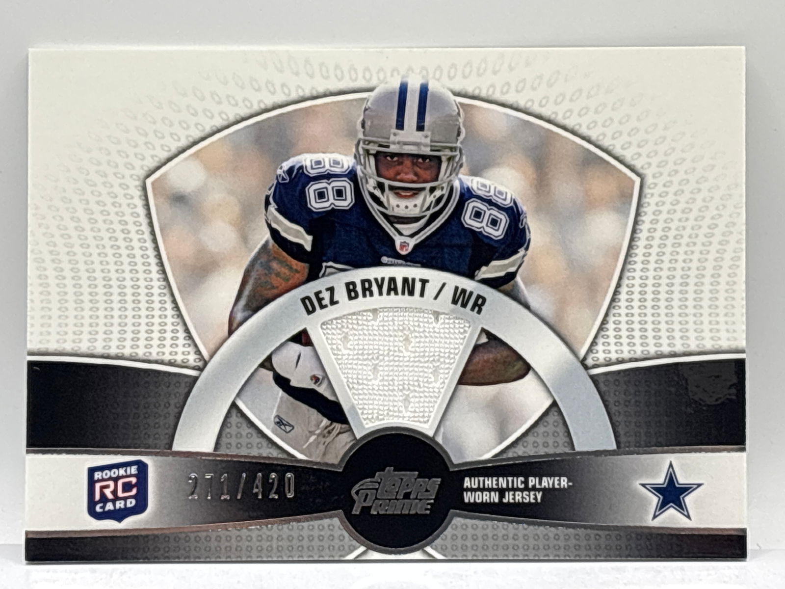 /420 2010 TOPPS PRIME ROOKIE RELIC DEZ BRYANT PLAYER-WORN ROOKIE PATCH (1 of 3)
