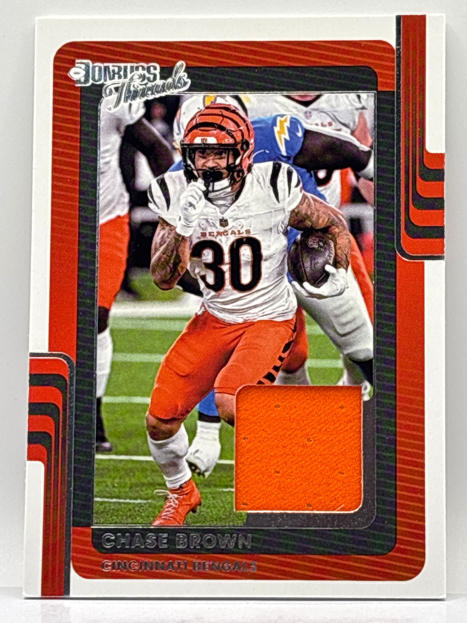 2025 PANINI DONRUSS THREADS CHASE BROWN MEM PATCH (1 of 3)