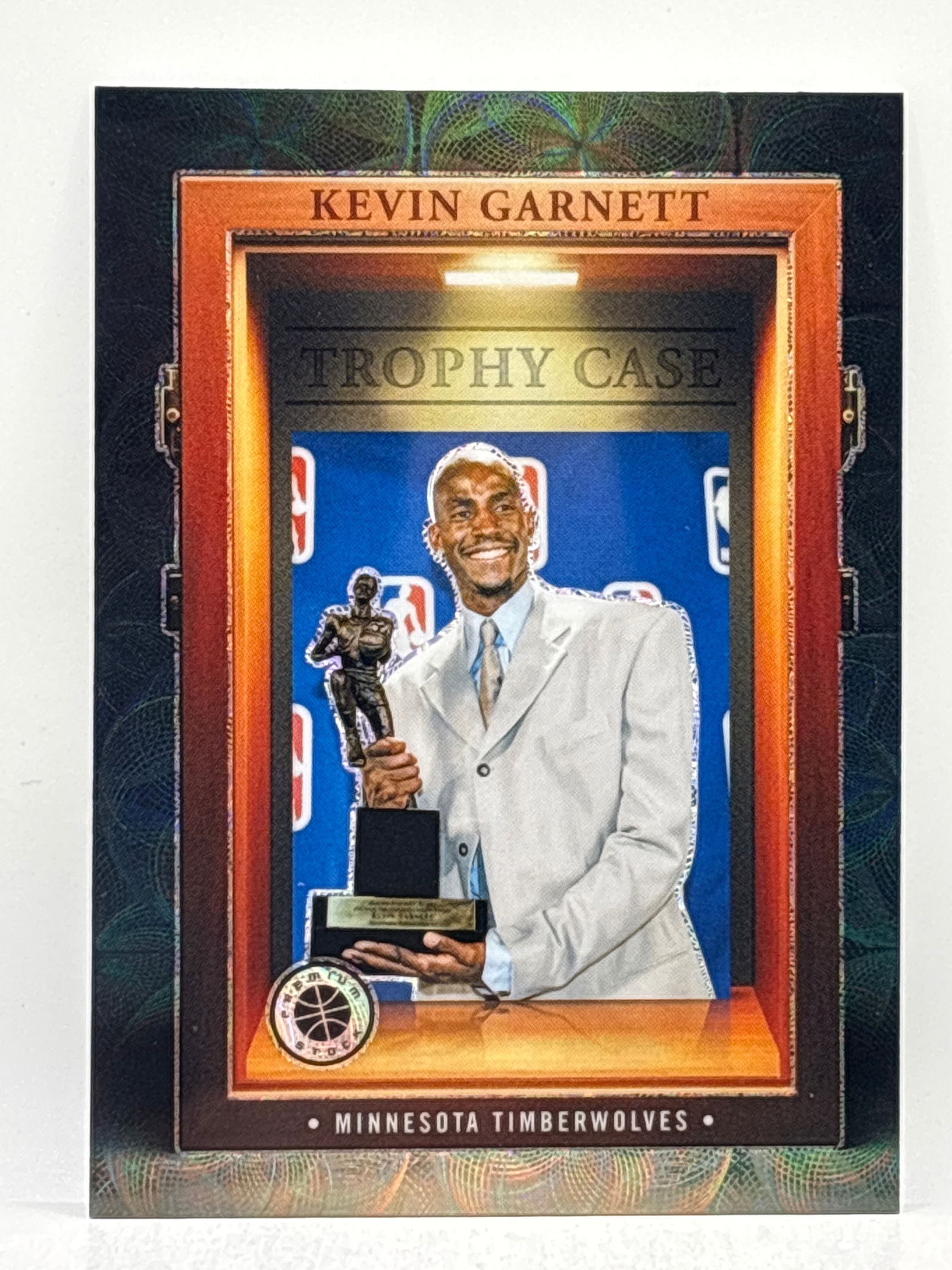 SSP 2023-24 PANINI PREMIUM STOCK KEVIN GARNETT TROPHY CASE SCOPE PRIZM HOLO SSP: THE HOBBY BOX