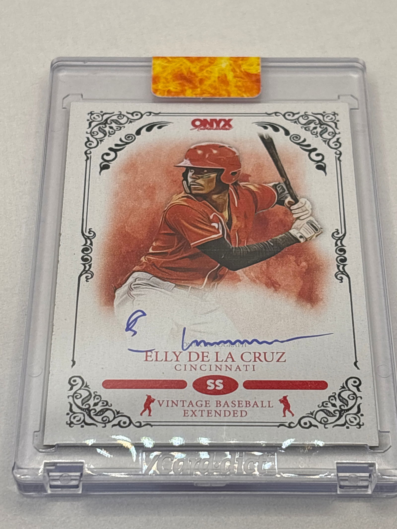 2022 ONYX AUTHENTICATED ELLY DE LA CRUZ ON CARD AUTOGRAPHED ROOKIE CARD: THE HOBBY BOX