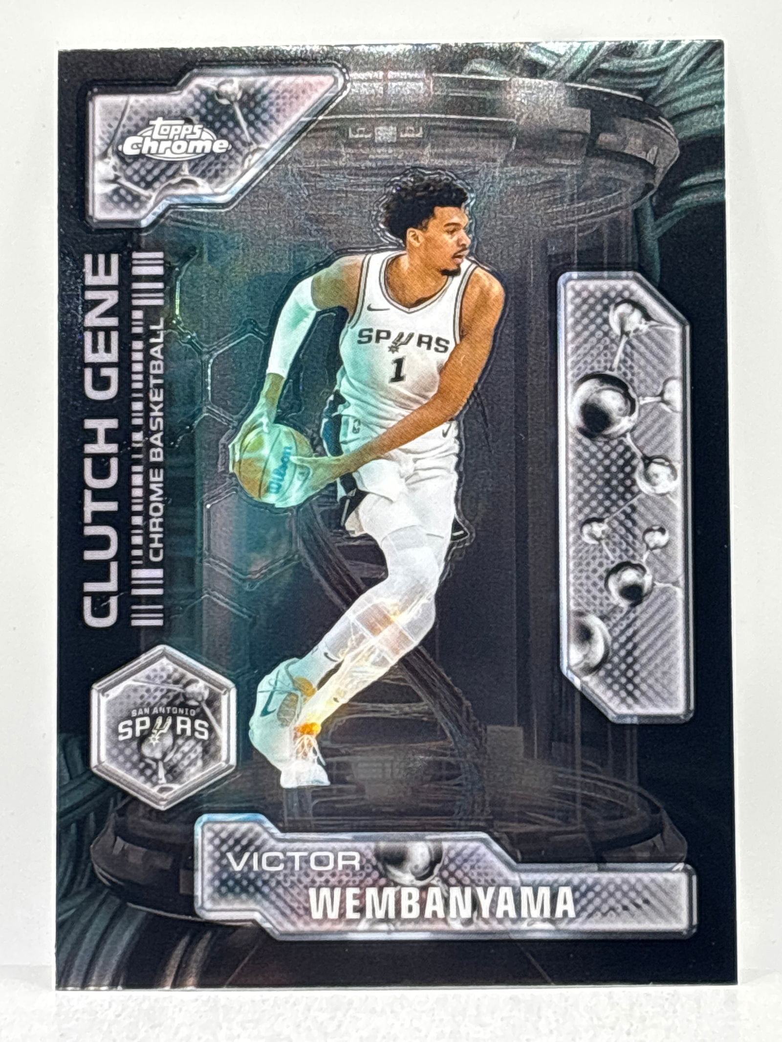 2025 TOPPS CHROME VICTOR WEMBANYAMA CLUTCH GENE INSERT: THE HOBBY BOX