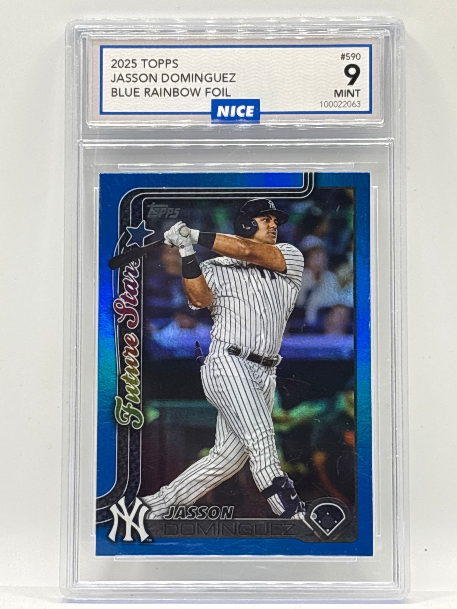 /150 2025 TOPPS FUTURE STARS JASSON DOMINGUEZ BLUE RAINBOW FOIL GRADED MINT 9: THE HOBBY BOX