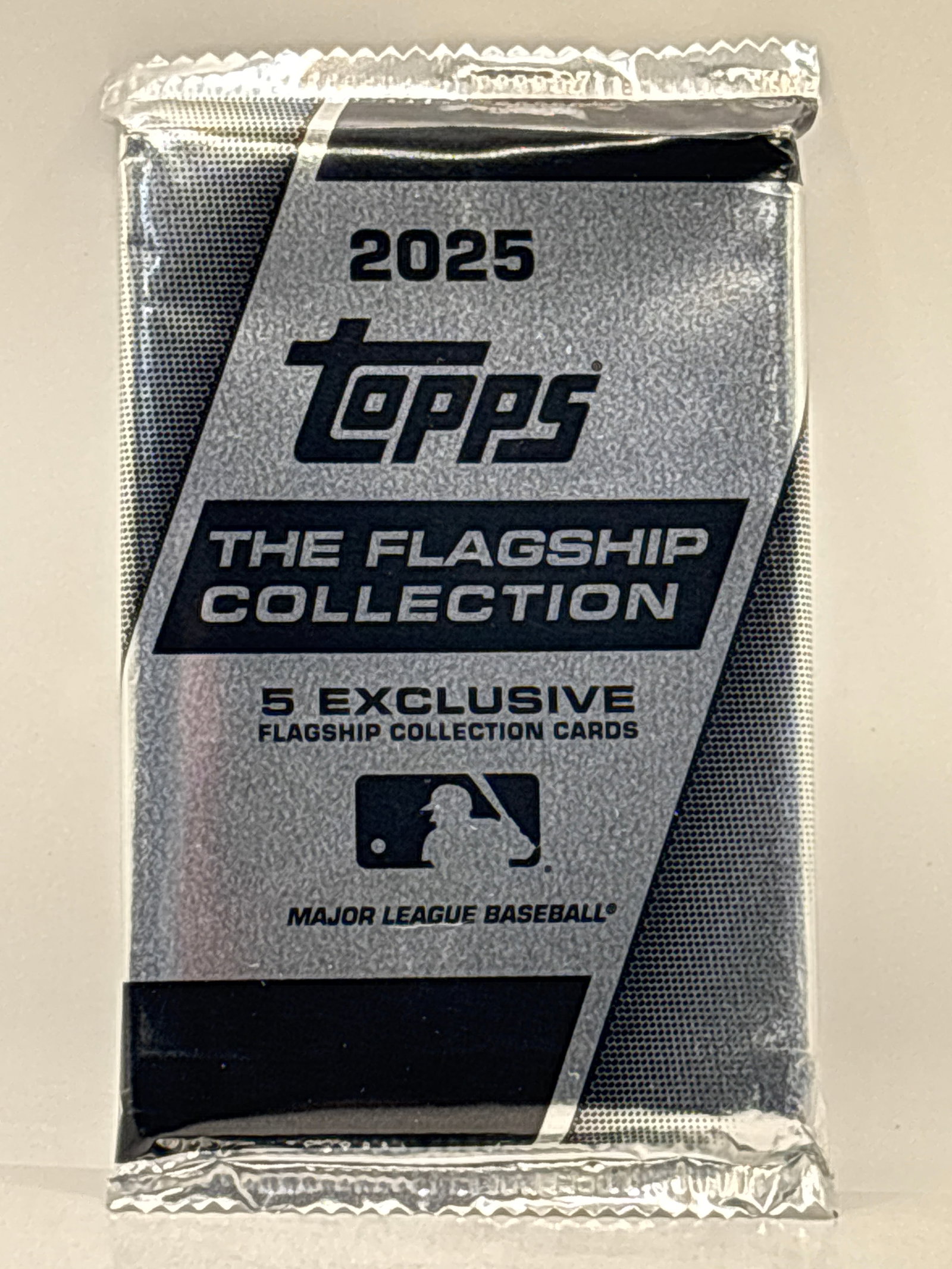 2025 TOPPS THE FLAGSHIP COLLECTION MLB BASEBALL PACK (1 of 1)