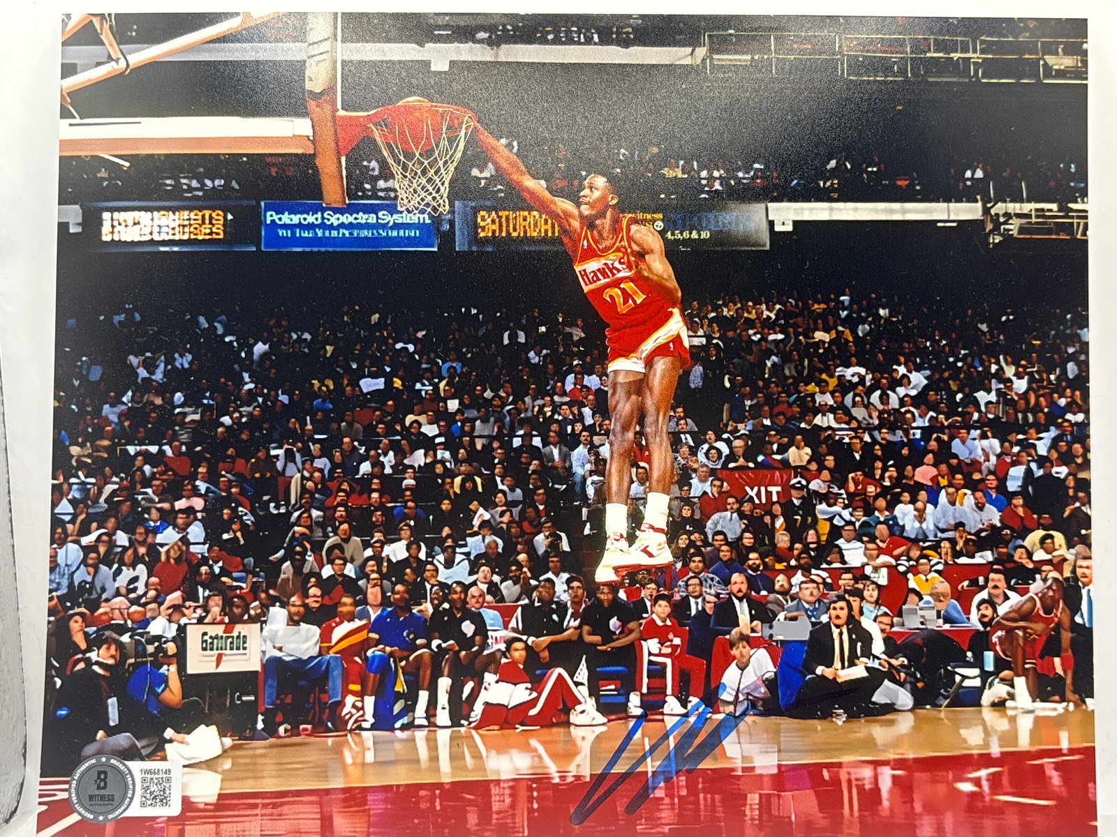 AUTHENTIC 8x10 DOMINIQUE WILKINS AUTOGRAPHED DUNK PICTURE WITH BECKETT COA (1 of 2)