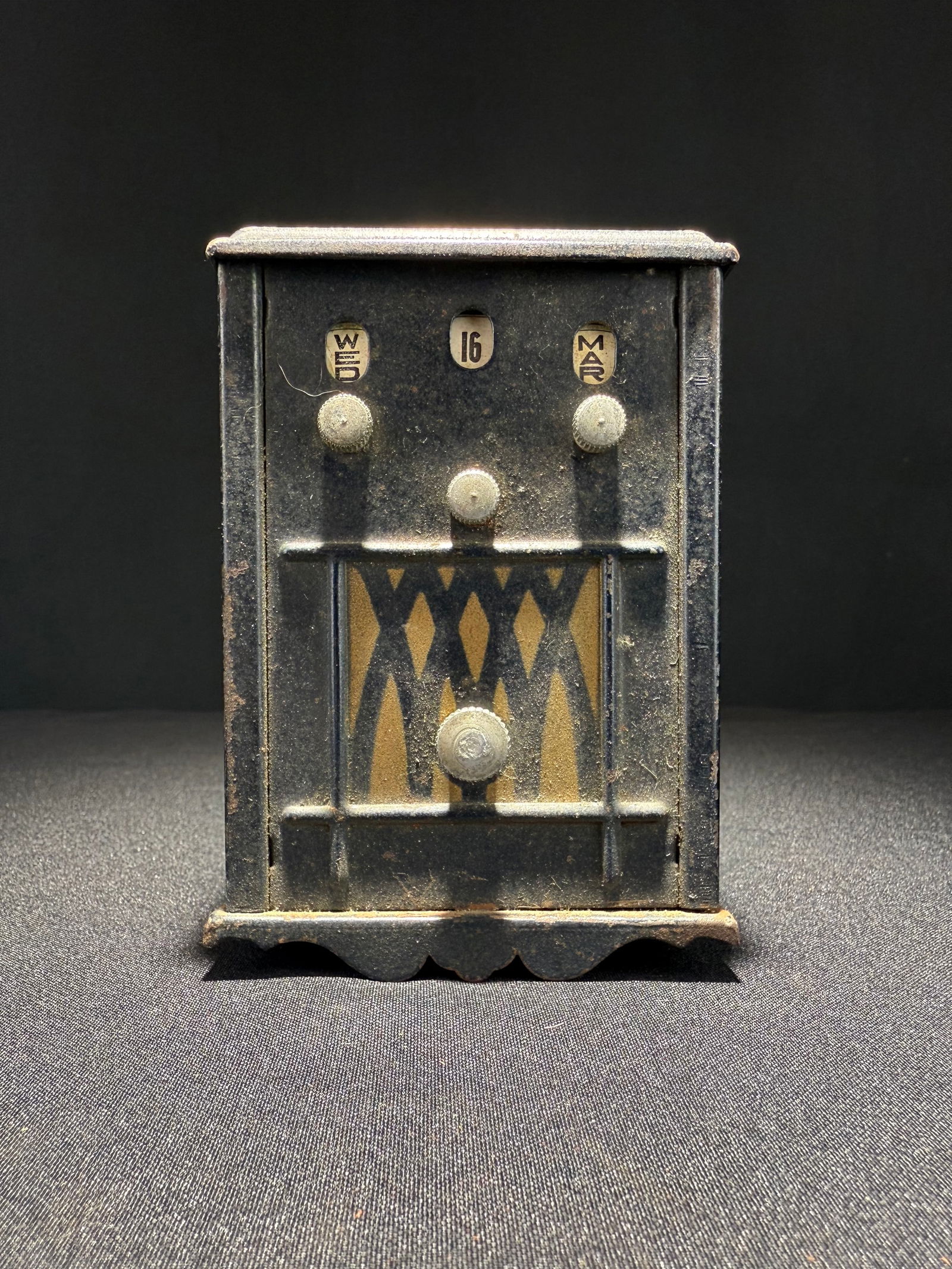 Radio Cigarette Dispenser with Calendar, circa 1930s (1 of 12)