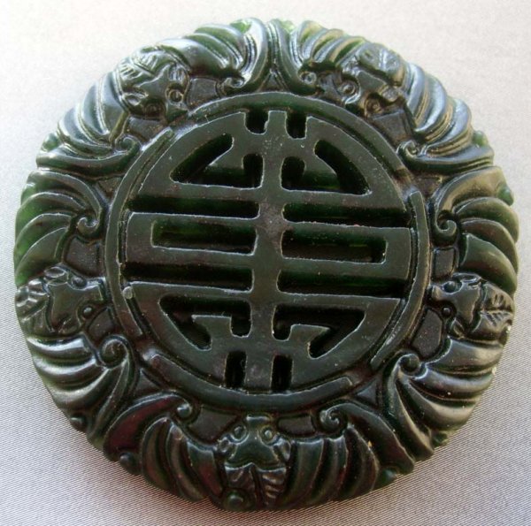 350ct Royal Antique Jade Five Fortune Bats Amulet: The Royal Cameo Carving Jade Charm was carved from a piece of fine grained Jade gemstone more than 200 years ago. The design is unique and very lovely and the carving is delicately performed. • •S