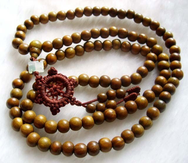 Tibet Buddhist 108 Sandalwood Beads Prayer Mala: This is a set of wooden prayer beads. They are normally used for both prayer and meditation. This set of Tibetan prayer beads was handmade. Beads Size: 8mm