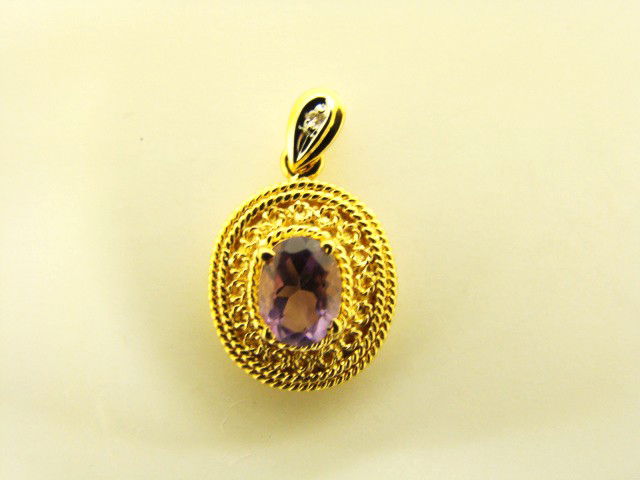 2 CT Amethyst and Diamond Pendant: This is an GENUINE amethyst pendant that is made of 925 sterling silver and layered with 18K Gold. The garnet is 14 mm x 10 mm. The height of the necklace motif is 1 1/32 inches or 26mm and the width