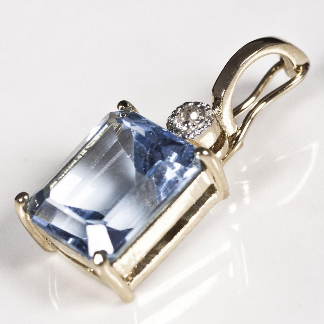 6 CT Blue Topaz Diamond Pearl Enhancer: Master jewelers designed your pendant with 1 piece of GENUINE 14X12mm faceted Blue Topaz. 1 piece of GENUINE single cut diamond .01 carat tw. 3 grams of sterling silver layered with 18K Gold.