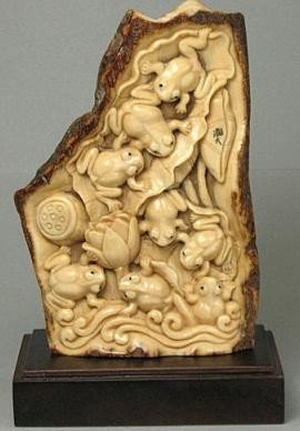 Mammoth Ivory Handcarved "Eight Frogs On Lotus" Ca: 100% Genuine Mammoth ivory handcrafted "Eight Frogs On Lotus" carving, size: 4-11/16" x 3-1/16" x 11/16" (119mm x 78mm x 18mm). This carving is carved from the mammoth ivory tusk with with some age cr