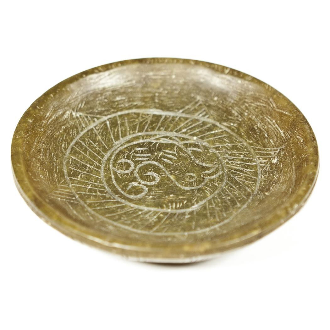 Jade Treasure Carved Plate: Size: 3 inch Diameter. The Chinese love jade because of not only its beauty, but also more importantly its culture, meaning and humanity, as Confucius (551 BC - 479 BC) said there are 11 De (virtue) i