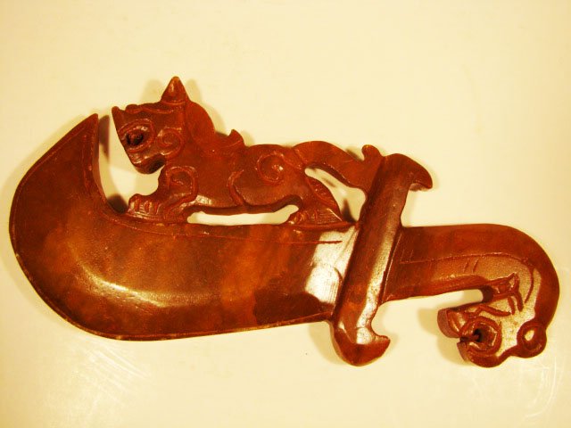 Chinese Hong-San 650 CT Jade Pi-Xiu Blade: The Royal Cameo Carving Jade Charm is hand carved from a piece of fine grained Jade gemstone. The design is unique,lovely and the carving is delicately performed. Size: 650 Carat Approx Size: 6 1/2" x