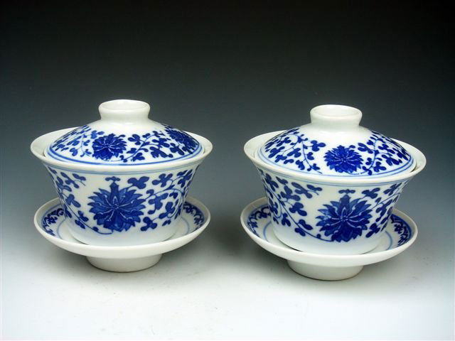 Pair Hand Painted Porcelain Large Tea Cups: Item Description: This is a very nice pair Chinese blue&white (Qinghua) flowers hand painted porcelain large tea cups with bases and covers, excellent workmanship and the piece looks even more attract