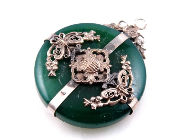 Tibetan Silver Butterfly Flowers Armored Amulet Pe: Item Description: This is a very nice Tibetan silver butterfly flowers armored amulet pendant, excellent workmanship and the piece looks even more attractive in person, item diameter is approximately 