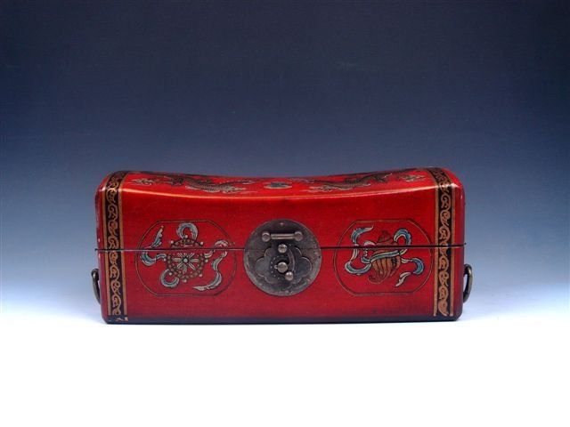 Vintage Leather Double Dragons Painted Jewelry Box: Item Description: This is a very nice vintage red finish leather double dragons hand painted armored large wooden jewelry box with brass lock. Excellent workmanship and the piece looks even more attra