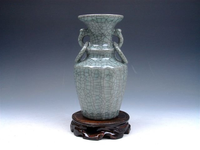 Chinese "Sui-Ci" Crackle Celadon Hand Crafted Vase: Item Description: This is a very nice "GUAN-YAO SUI-CI" crackle celadon hand made unique vase with 2 ears handles, *white spots are light reflections, actual item is in very good condition*. Excellent