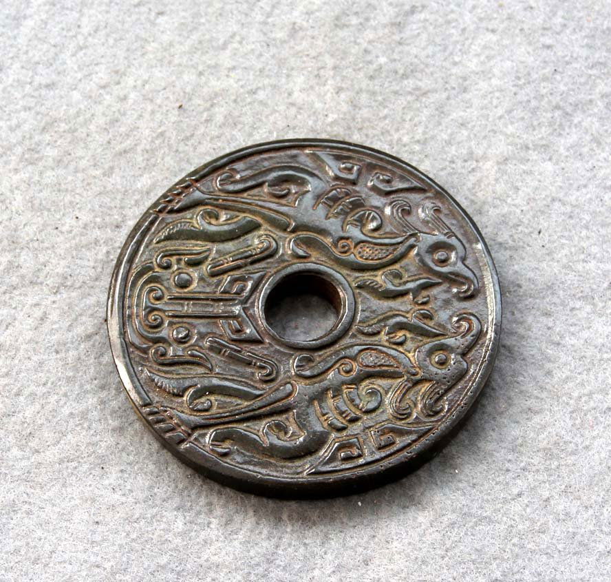 3 1/8" 600+ CT Jade Twin Phoenix Decorative Carvin: The Royal Cameo Carving Jade disc was carved from a piece of fine grained Jade gemstone. The design is unique and very lovely and the carving is delicately performed. Size: 600+ Carat, 3 1/8 " Translu