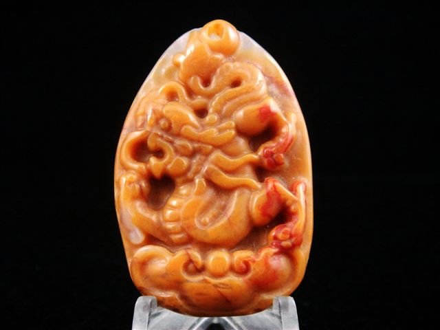 Solid Jade Curly Dragon Hand Carved Pendant: Item Description: This is a very nice Chinese top quality solid jade curly dragon hand carved pendant *Pendant ONLY, display stand shown NOT included*, excellent workmanship and the piece looks even m