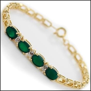 3.63 Cts Green Agate & Diamond 18KGP Designer Bracelet: 4 pieces of GENUINE 7x5 mm Ovals Green Agates.3 pieces of GENUINE 1.1 mm single cut diamonds, no treatment.5.05 grams of base metal layered with 18K yellow gold.The length is 7 1/2 inches.The width is