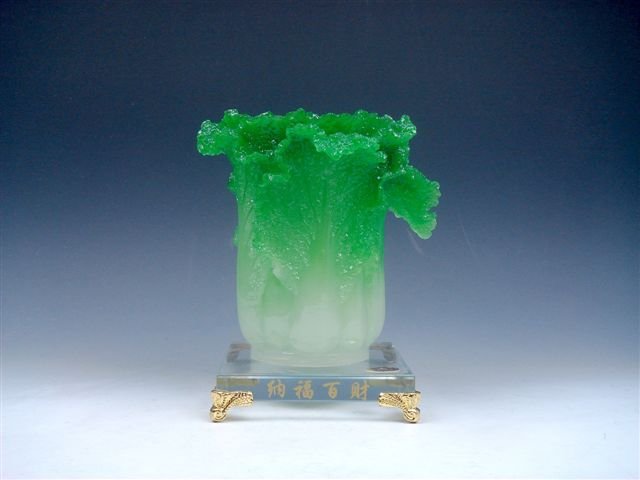 Gorgeous Jade Cabbage Shape Pen Brush Holder Pot: Item Description: This is a very nice jade crafted cabbage shaped highly detail carved unique pen/brush holder. Excellent workmanship and the piece looks even more attractive in person, item dimension