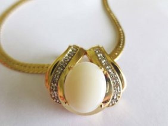 7.49 CTW Indian Opal & Diamond Designer Necklace: Master jewelers designed your Necklace with: 1 piece of GENUINE 14X10mm faceted oval White Opal no treatment quality AAA . 16 pieces of GENUINE single cut diamonds 0.32 carat tw I color & SI Clarity n