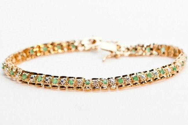 2.51 Cts Green Agate & Diamond 18KGP Designer Bracelet: 27 pieces of GENUINE Rounds 2.5mm Emeralds no treatment quality AAA.2 pieces of GENUINE single cut diamonds, 0.01 carat Tw, I-J color & I2-I3 Clarity no treatment. .14.85 grams of base metal layered w