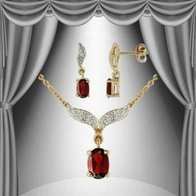 4.32 CT Garnet & Diamond Designer Fine Set $1145: Master jewelers designed your amazing Set with: Pendant: 1 pieces of GENUINE lovely 4.5mm oval shape Garnet quality AAA no treatment. 3 pieces of GENUINE single cut diamonds 0.09 carat tw. 7.35 grams