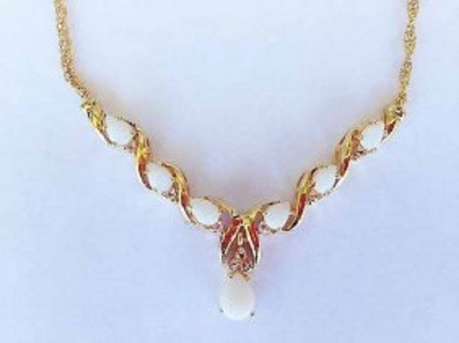 4.71 CT Opal & White Topaz 18KGP Designer Necklace: 1 piece of GENUINE 8X6 mm faceted Pear Shape Opal quality AAA no treatment.6 pieces of GENUINE 6X4 mm faceted Pear Shape Opals quality AAA no treatment.9 pieces of GENUINE 2.25 mm faceted Round White 