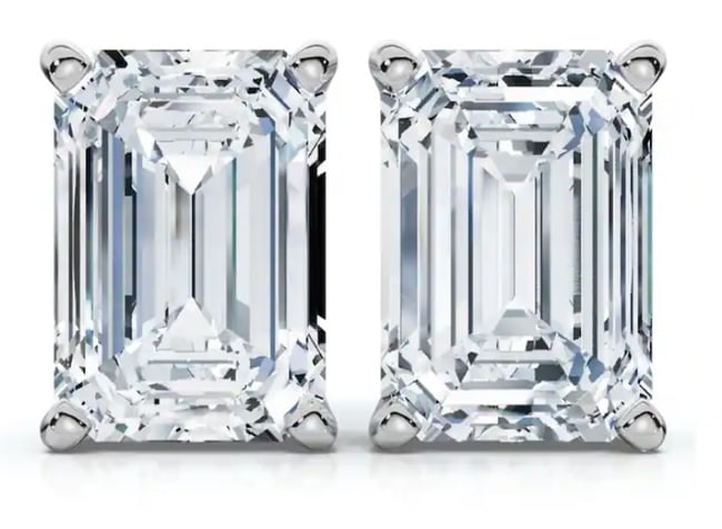 $7,895 Value! 2.16 Cts IGI Certified Lab Grown Diamonds Designer 14K Gold Earrings D VV2 NEW: Diamond Description: Shape: Emerald Cut Size: 6.91.80 x 4.86 x 3.29mm Quantity: 2: Grade: VVS2 Color: D Material Information: Primary Material: 14K Solid Gold (Marked) Color: White Gold Jewelry Inform