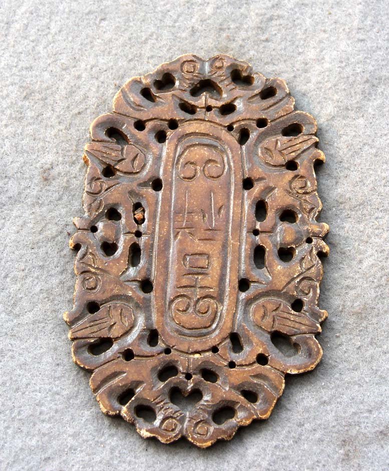 800+ CT Chinese Jade Decorative Carving Plate: The Royal Cameo Carving Jade disc was carved from a piece of fine grained Jade gemstone. The design is unique and very lovely and the carving is delicately performed. Size: 800+ Carat, 5" x 3". Transl