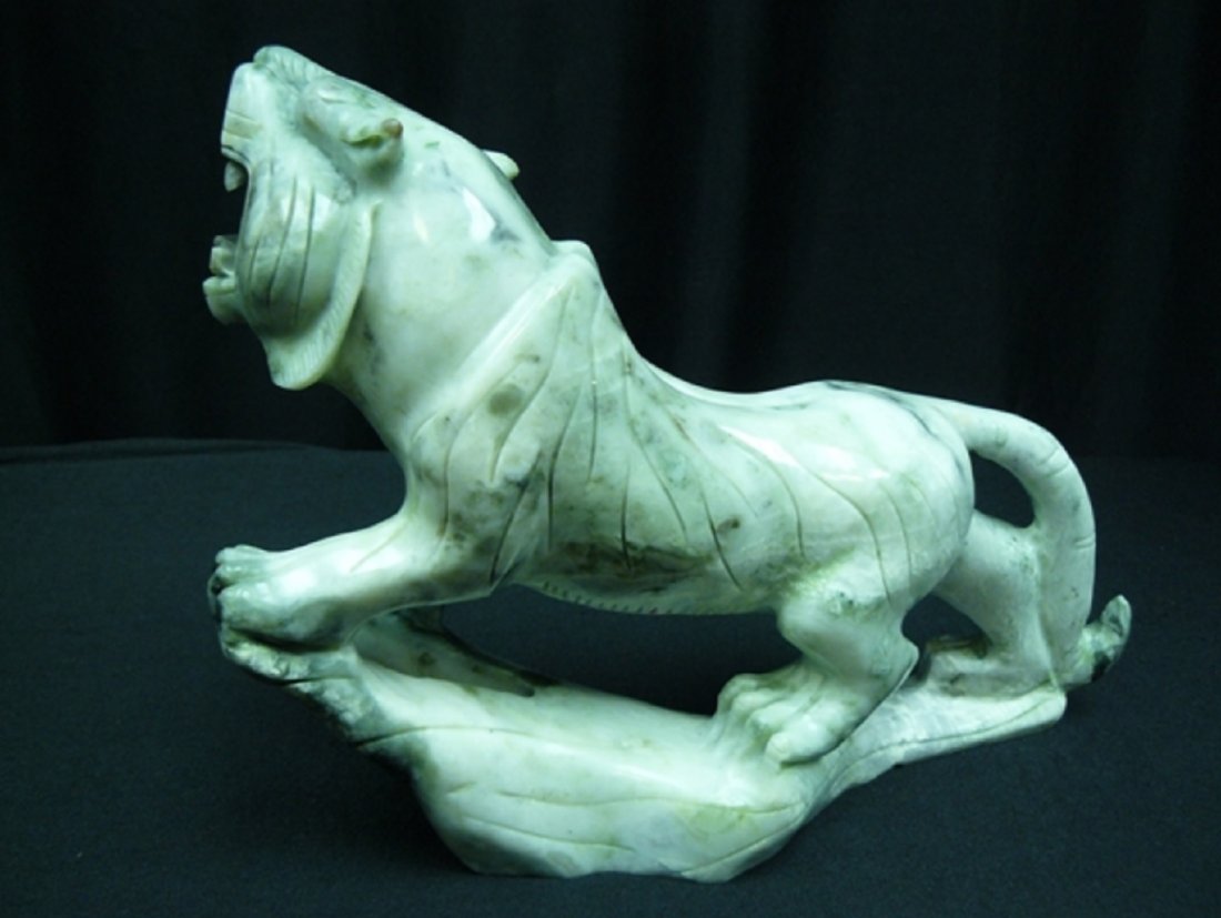 Huge! 3770 Cts of Real Green Jade Furious Tiger Sculptu: This rare huge furious green tiger is made from one piece solid Taiwan real jade. It appears light green with some parts dark green. The tiger has incited in us a sense of both awe and admiration: its