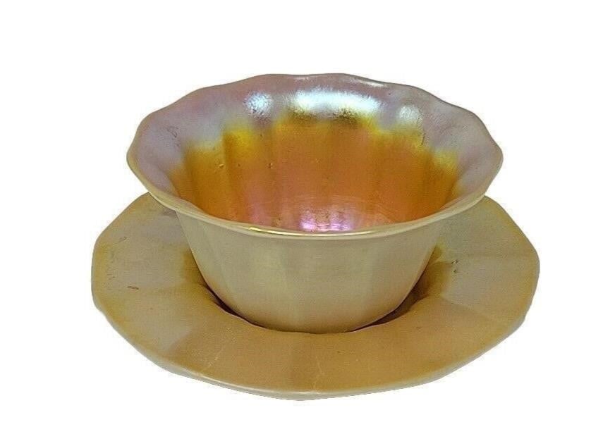 Steuben Gold Aurene & Calcite Finger Bowl: Very good condition, unsigned Steuben Aurene finger bowl and undertray. No scratches, chips, or cracks. Approximate measurements: undertray 6 1/8 inch across and one inch tall. Opening is about 3 inch